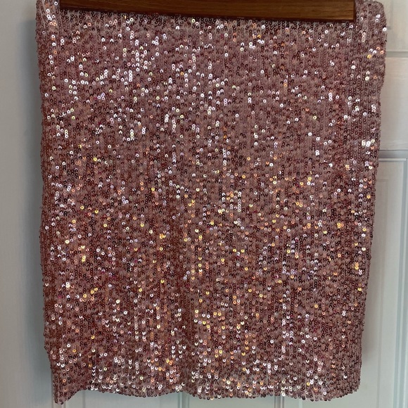 Pink girls sequin skirt. - Picture 4 of 4